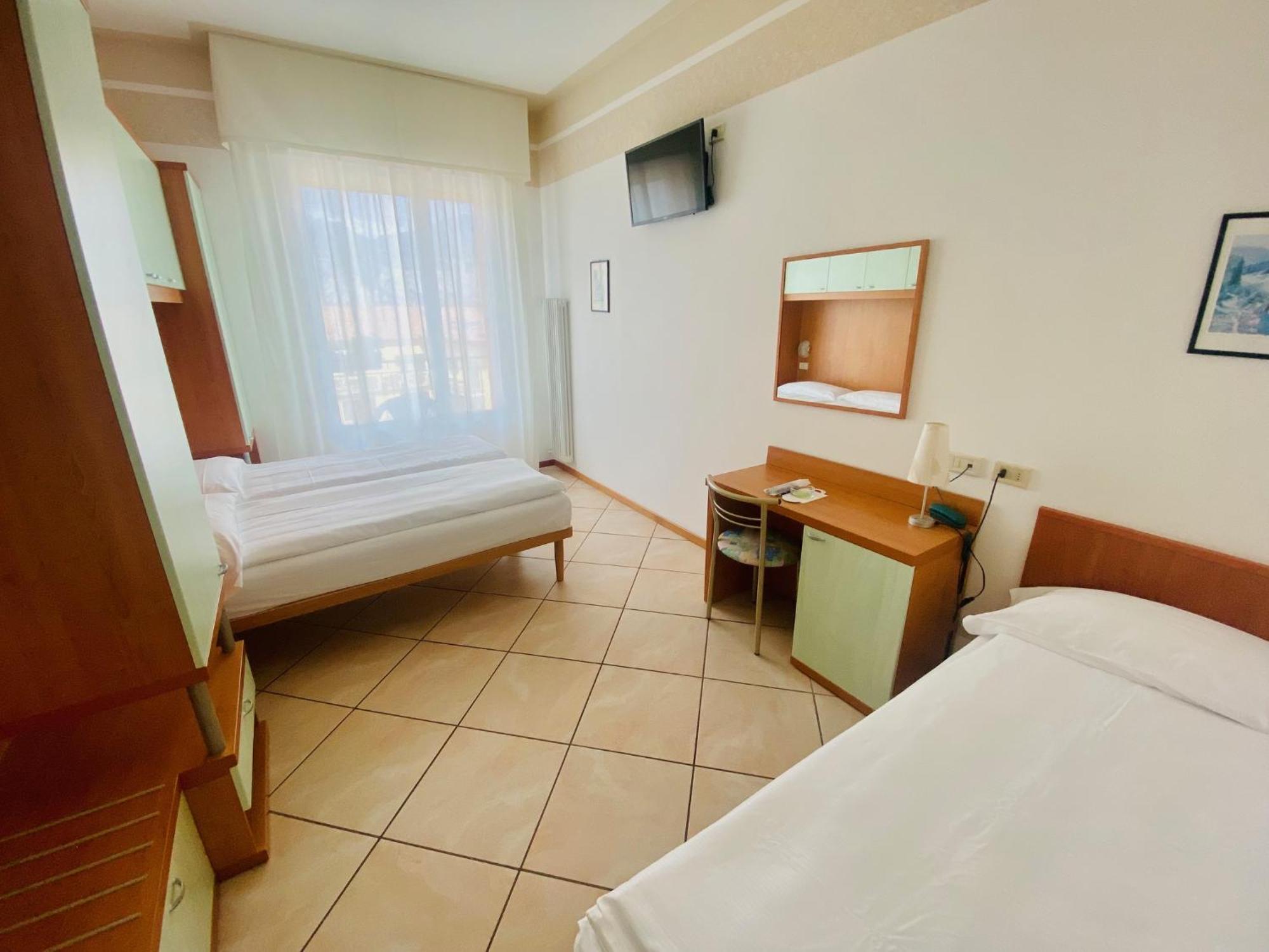 Hotel Ideal Malcesine Bagian luar foto